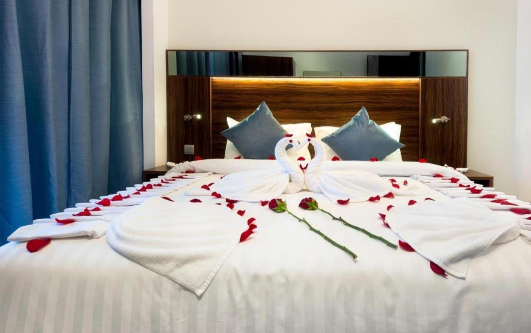 Empress Madani Palace Hotel Surrey Eksteriør bilde
