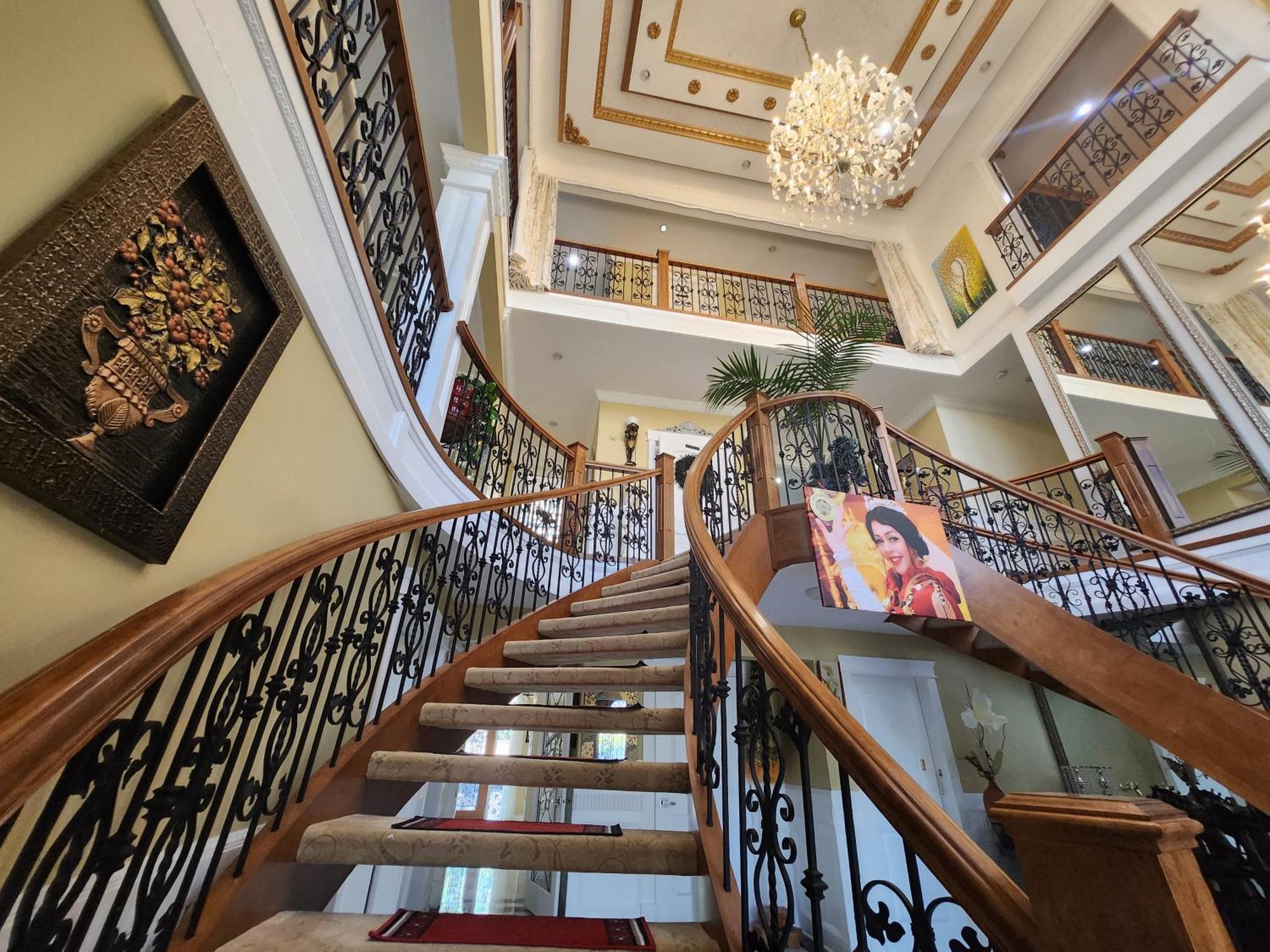 Empress Madani Palace Hotel Surrey Eksteriør bilde