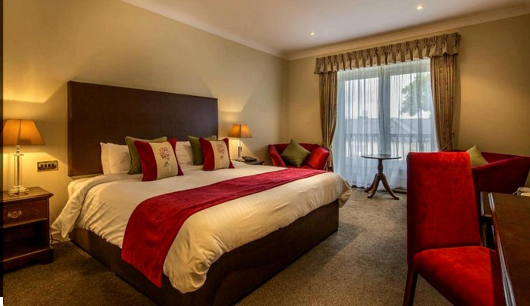 Empress Madani Palace Hotel Surrey Eksteriør bilde